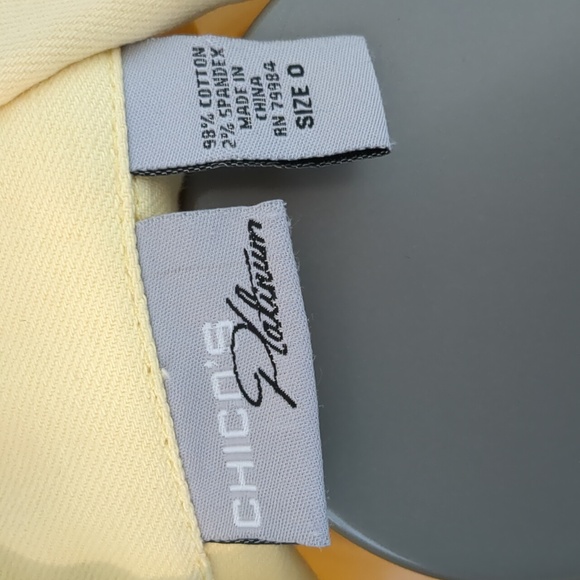 ✨3 For $30✨Chicos Denim Vest EUC Like New - Picture 2 of 3